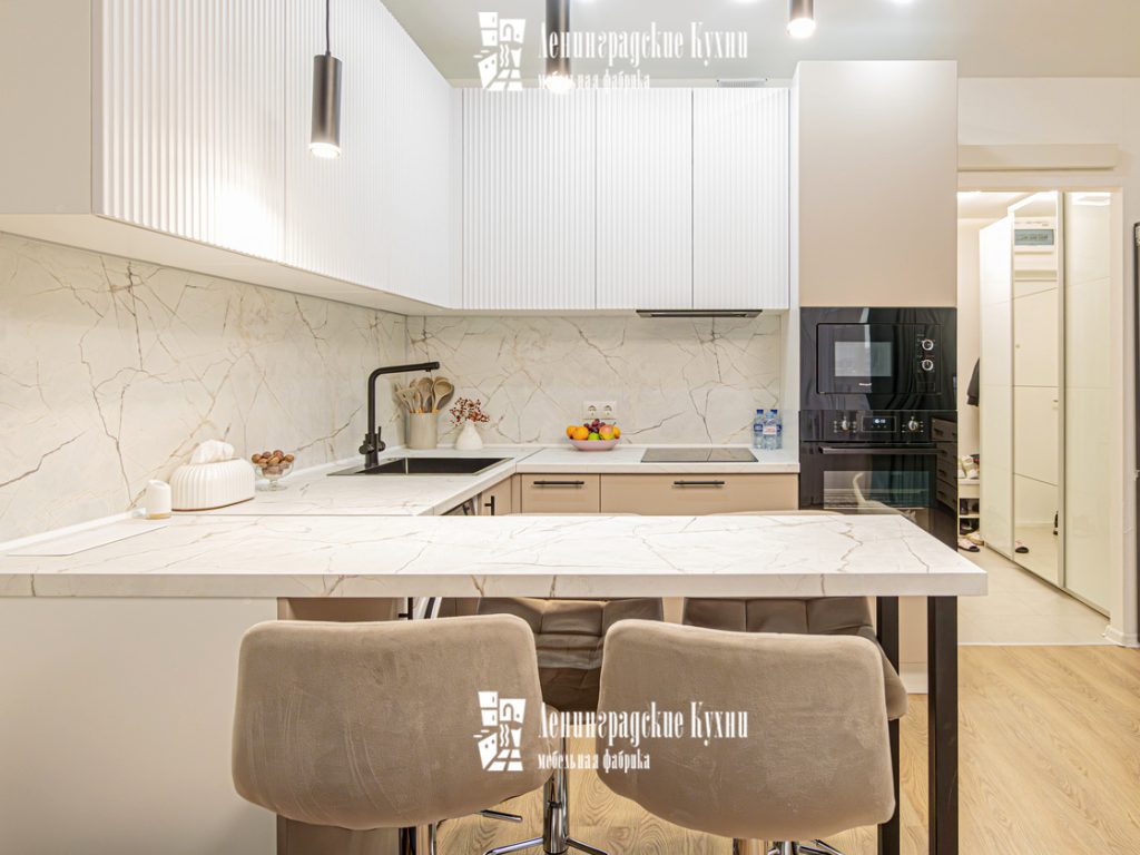 Современный дизайн белой кухни от производителя "Ленинградские кухни" изготовим на заказ, подберем материалы с учетом пожеланий по цвету и бюджету, большой ассортимент текстур и фасадов, рассрочка до 10 месяцев, гарантия, хорошие отзывы