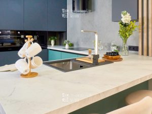 современные кухни на заказ от производителя в спб и мск